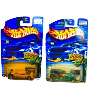 Lot of 2 Hot Wheels 1/64 Die-cast Cars 2002 Vulture, 2002 Phaeton